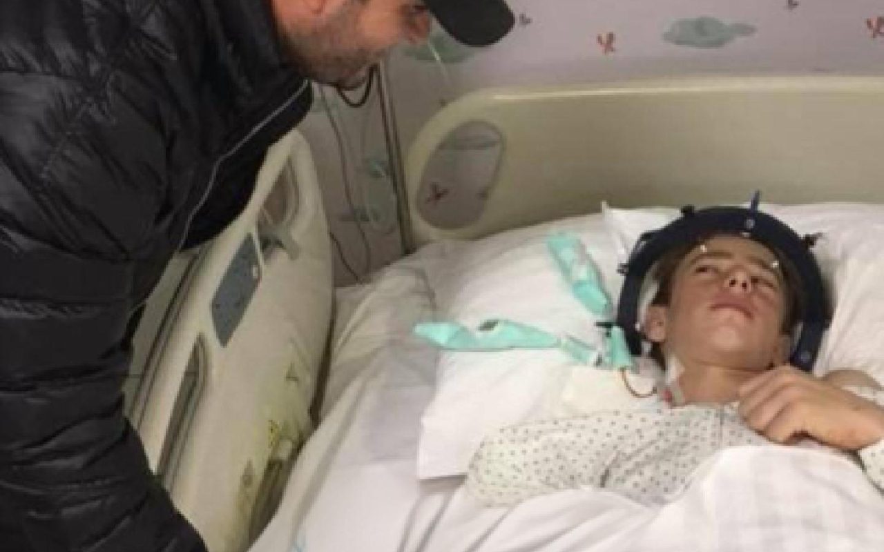 Cosmin alături de echipa Casa Share, după operația la coloana vertebrală care i-a schimbat viața. Astăzi este tată a doi copii.